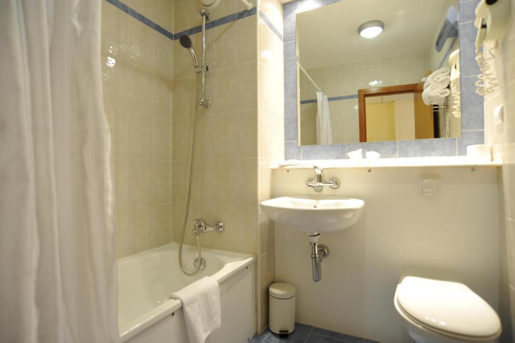 Gallery image of H&ocirc;tel Restaurant Campanile Aurillac in Aurillac