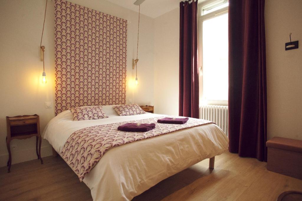 Postel nebo postele na pokoji v ubytování Maison Saint James