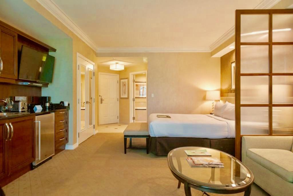 No Resort Fee - Balcony Strip Views, Pools & Parking photo