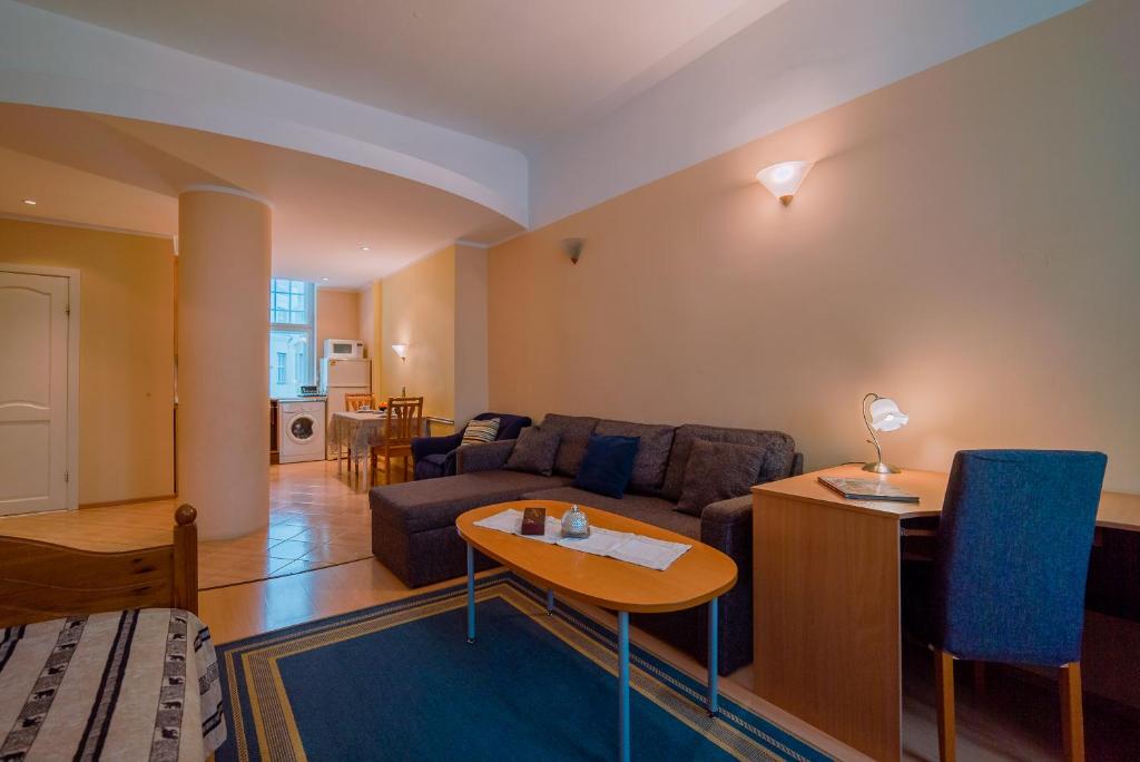 Romeo Family Apartments - Two-Bedroom Apartment With City View