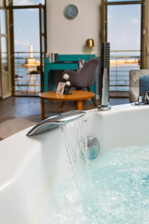 Elia Palatino Hotel - Suite De Una Habitación Con Vista Al Mar Y Jacuzzi