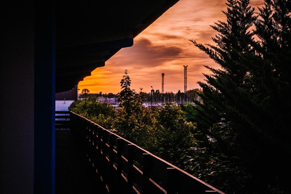 a view of a sunset from a building with a fence at Kyriad Villeneuve Saint Georges - Hôtel rénové in Villeneuve-Saint-Georges