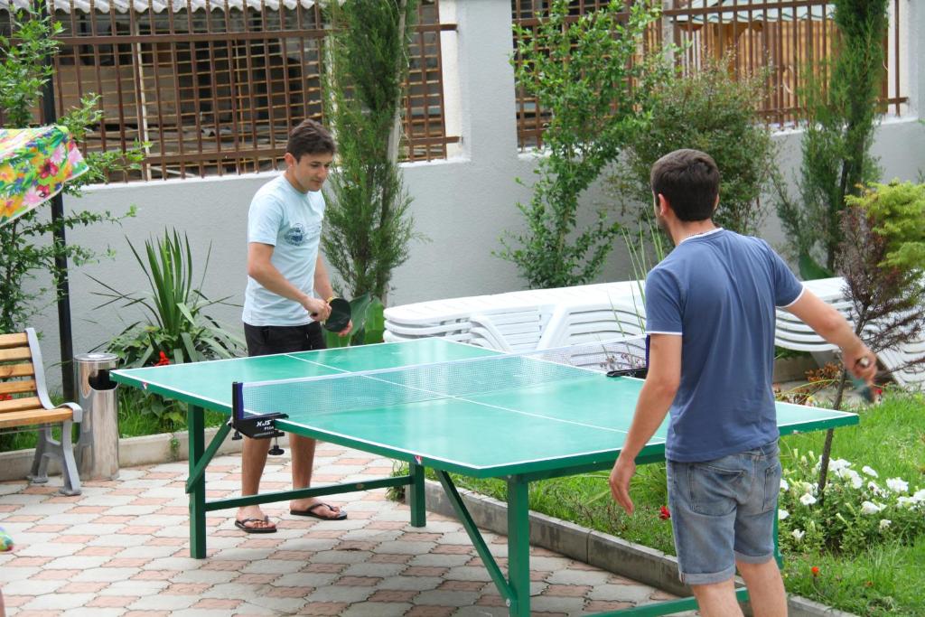 Lauatennis majutusasutuses Hotel Exotica või selle läheduses