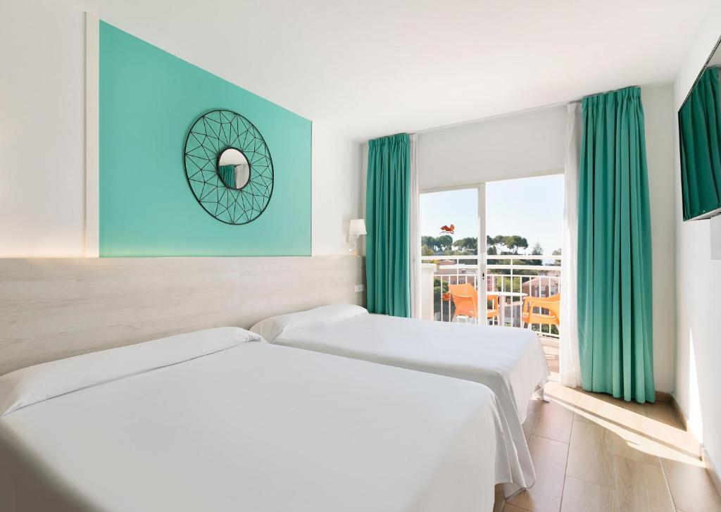 Posteľ alebo postele v izbe v ubytovaní Hotel Best Lloret Splash