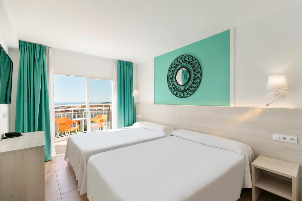 Posteľ alebo postele v izbe v ubytovaní Hotel Best Lloret Splash