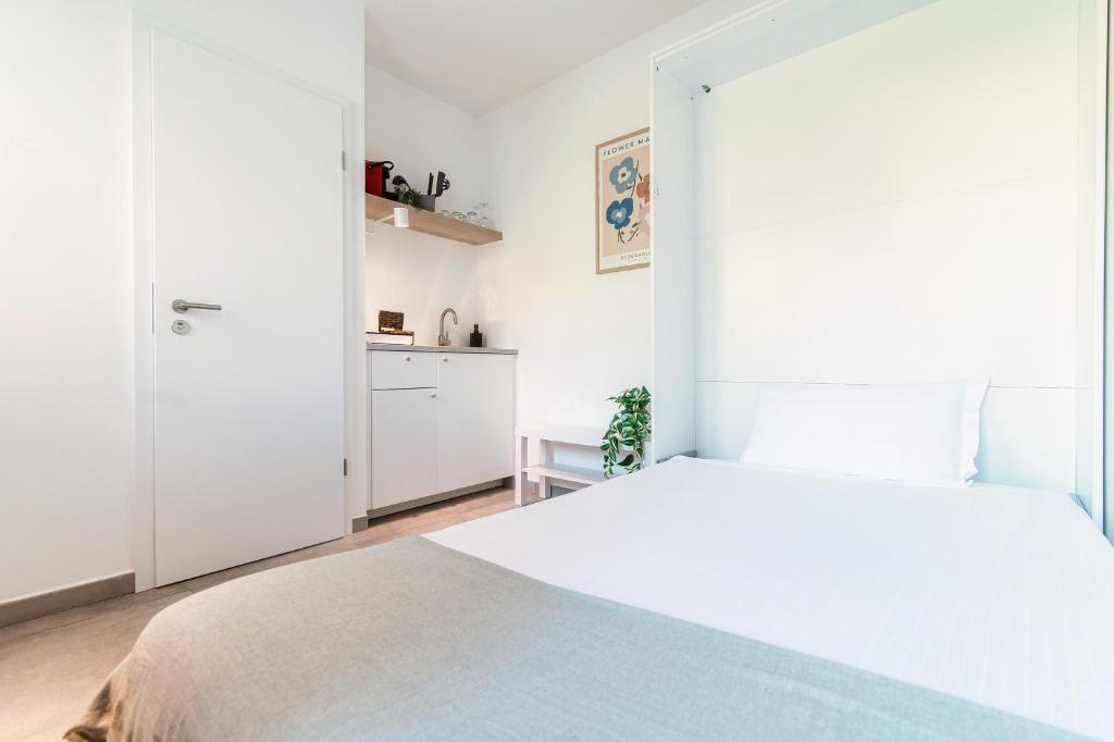 Letto o letti in una camera di Le Betulle Studios by Quokka 360 - studio apartments by the Origlio lake