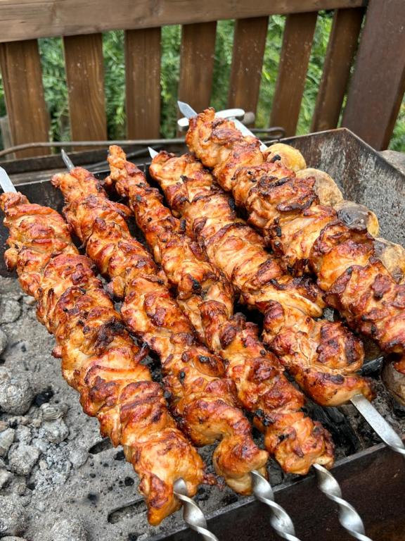 Gril dostupný pro hosty v penzionu – hostince