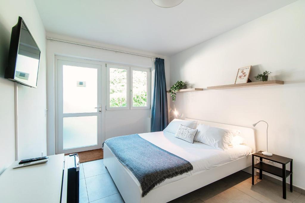 TV o dispositivi per l'intrattenimento presso Le Betulle Studios by Quokka 360 - studio apartments by the Origlio lake