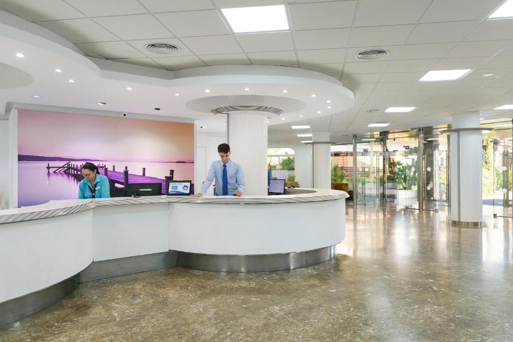 Lobby alebo recepcia v ubytovaní Hotel Best Lloret Splash