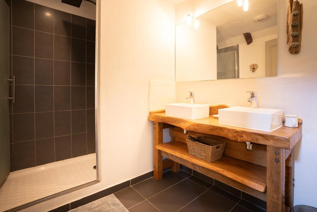 Kúpeľňa v ubytovaní grange rénovée en gîte/maison/chalet