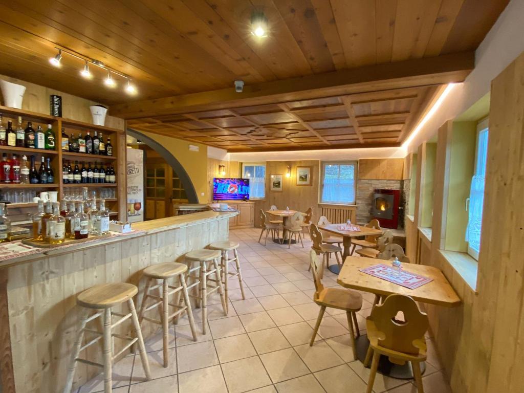 Lounge alebo bar v ubytovaní Dolomites Hotel La Meridiana