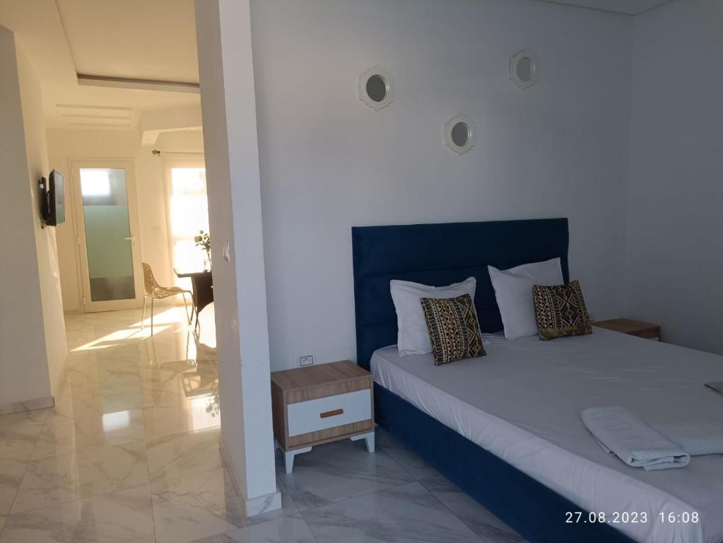 Postel nebo postele na pokoji v ubytování LEO Haute standing appartment S1 center ville Monastir