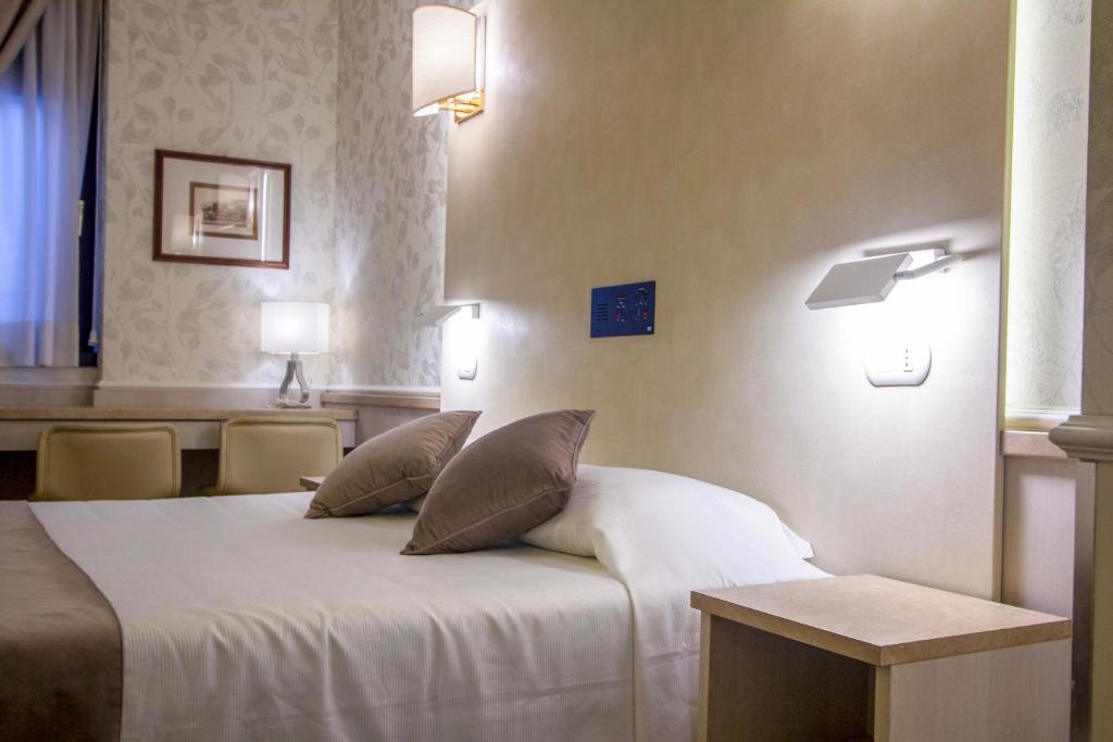 Hotel Flora - Resim 15