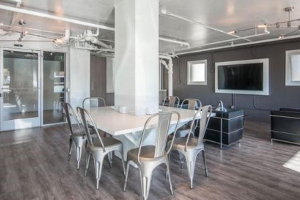 آپارتمان 3 خوابه تازه بازسازی شده - Newly Renovated 3 Bedroom Apartment، آپارتمان 3 خوابه تازه بازسازی شده