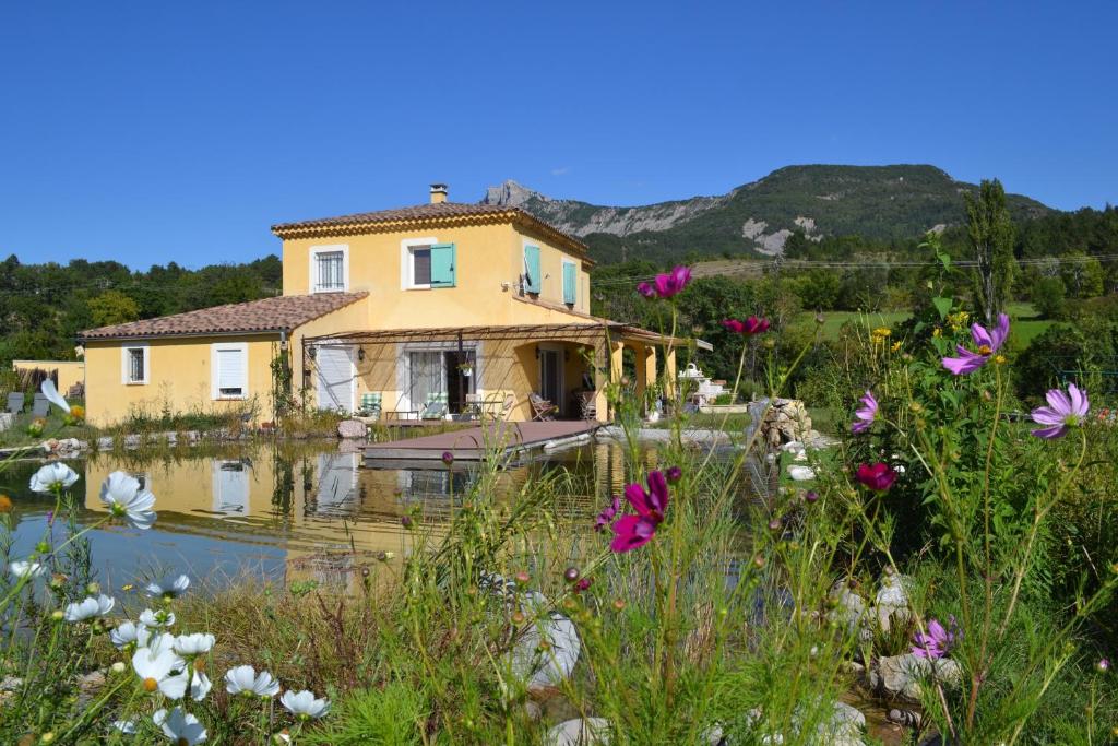 a house in the middle of a garden with flowers at Chambre d'hôtes Ananda in Sisteron