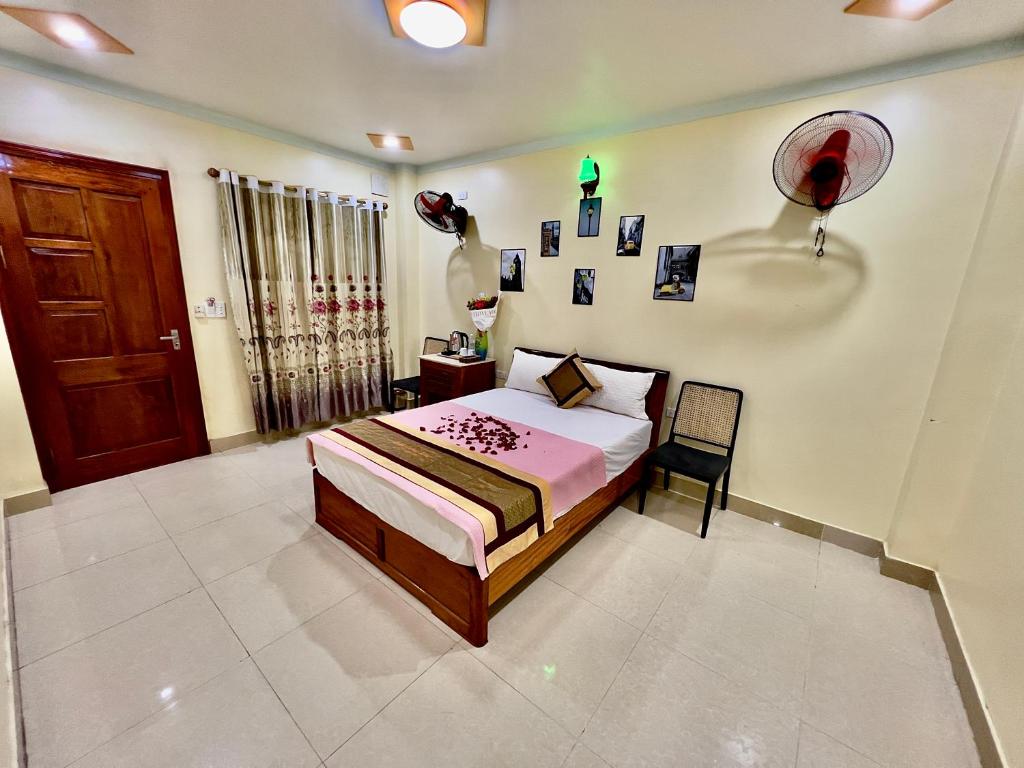 Manh Vuong Hotel CatBa - 1