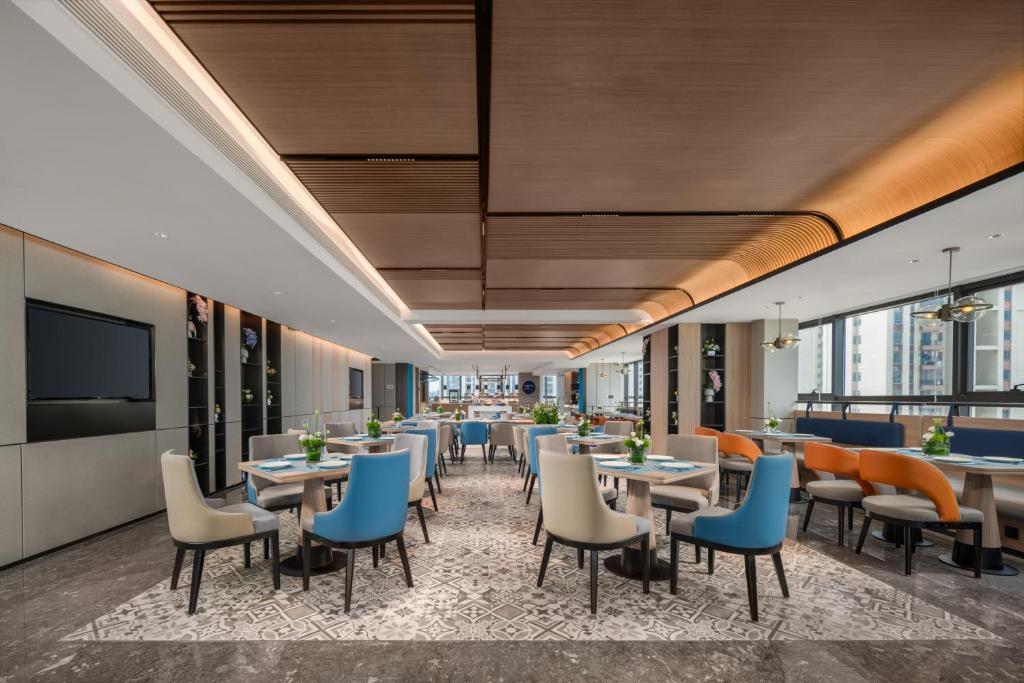 Restaurace v ubytování Holiday Inn Express Shantou Chenghai