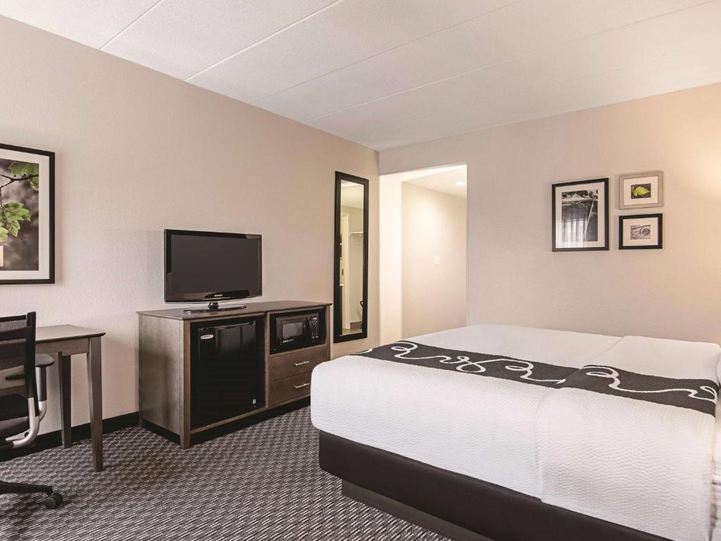La Quinta by Wyndham Portland - 