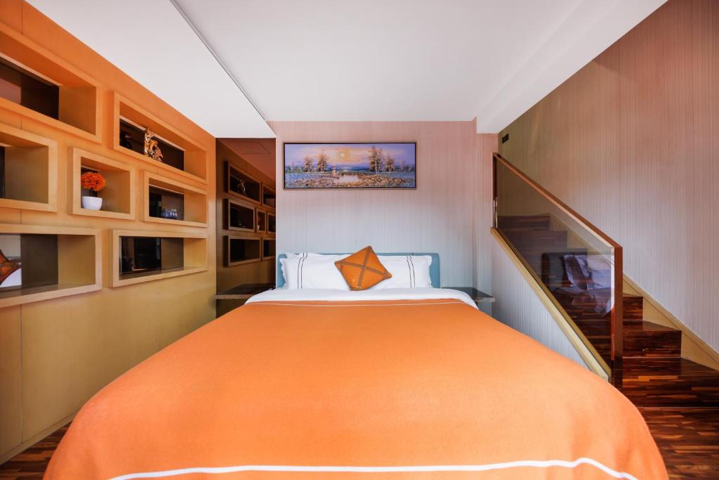 Postel nebo postele na pokoji v ubytování Argyle WAIFIDEN Baolidian Hotel -Free shuttle bus during Canton Fair