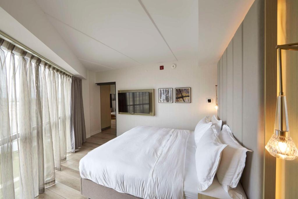 Bloom Mississauga, Tapestry Collection By Hilton - Resim 18