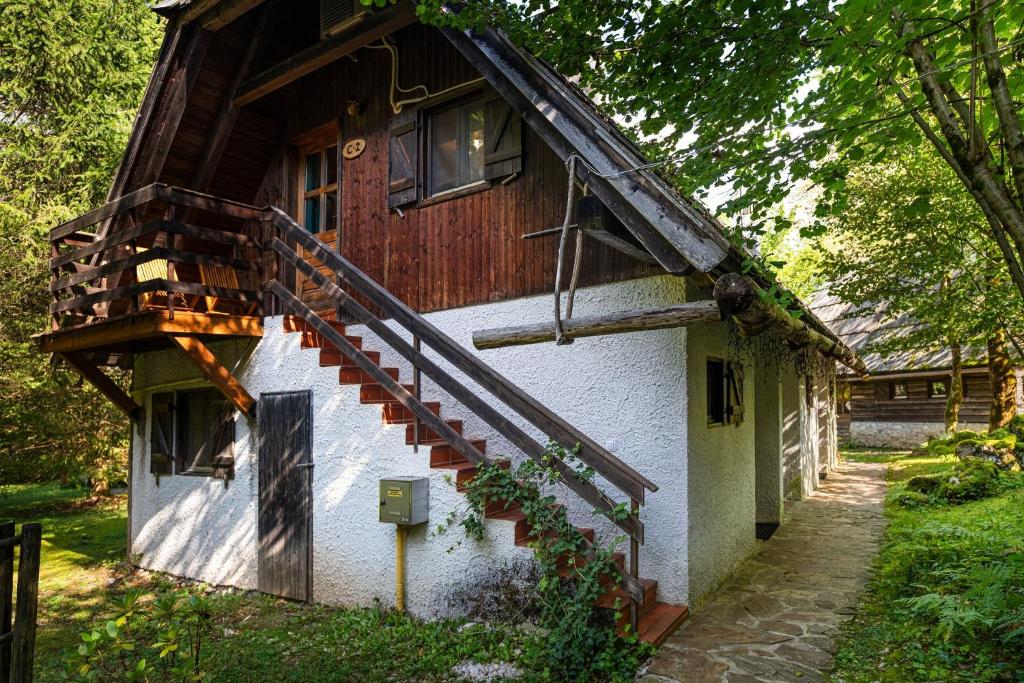 Budova, kde se prázdninový areál nachází