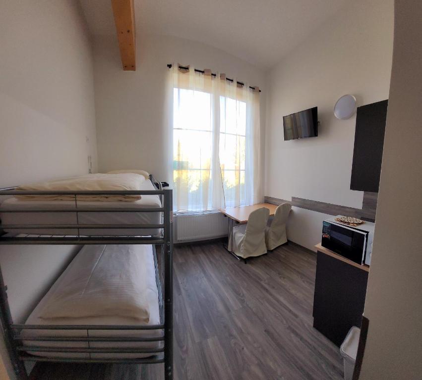 a small room with bunk beds and a window at Drei Bären Inn in Aichach