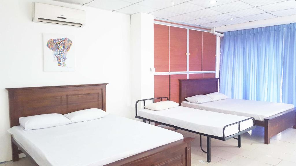 Postel nebo postele na pokoji v ubytování Beehive Colombo