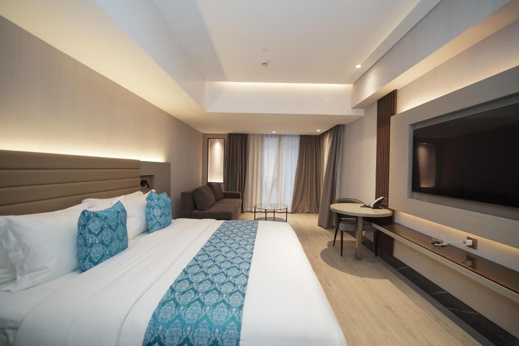 Postel nebo postele na pokoji v ubytování Bayprime Hotel