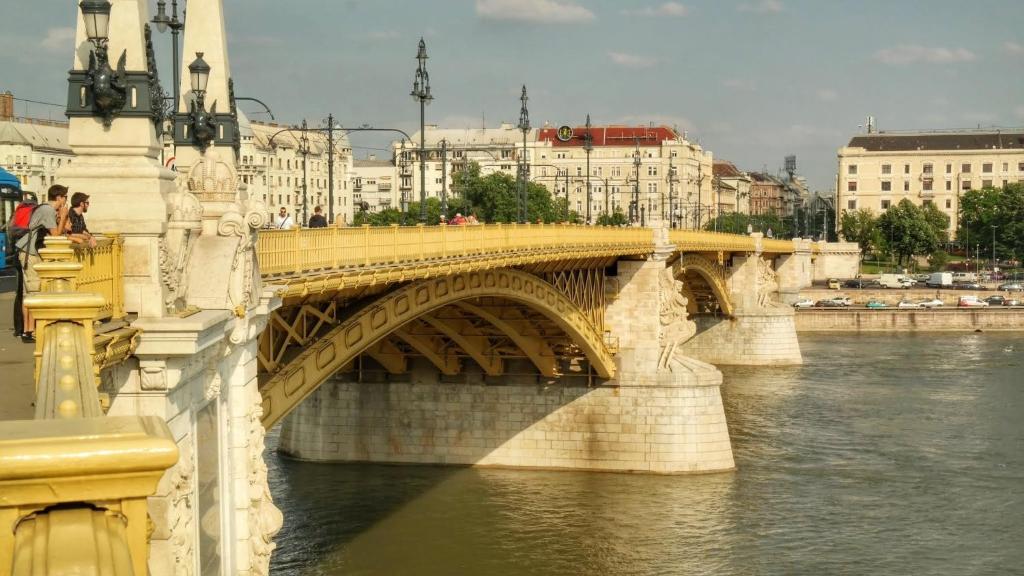 Výhled na řeku, která protéká v blízkosti apartmánu