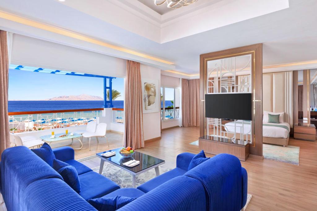 A television and/or entertainment centre at Pickalbatros Palace Sharm - "Aqua Park"