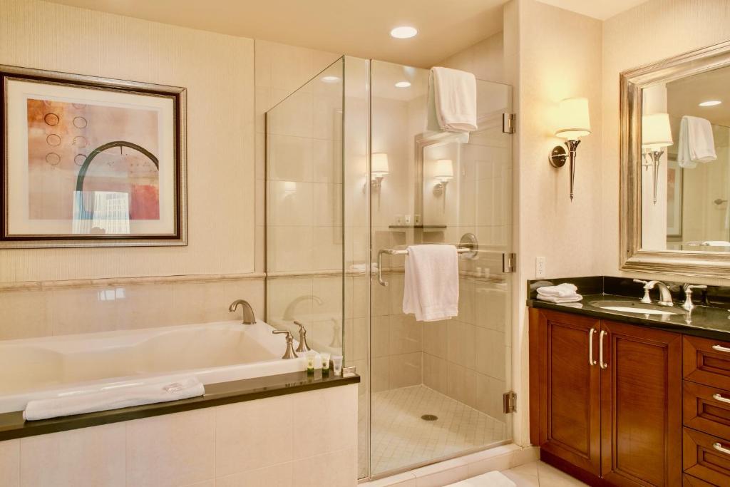 No Resort Fee - Balcony Strip Views, Pools & Parking photo
