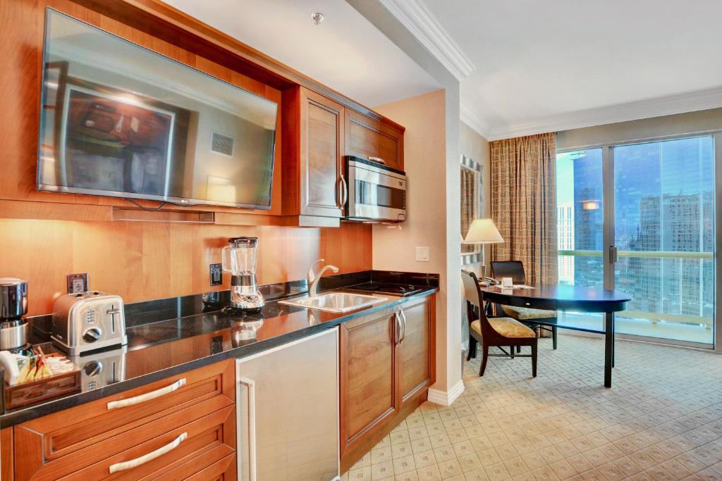 No Resort Fee - Balcony Strip Views, Pools & Parking photo