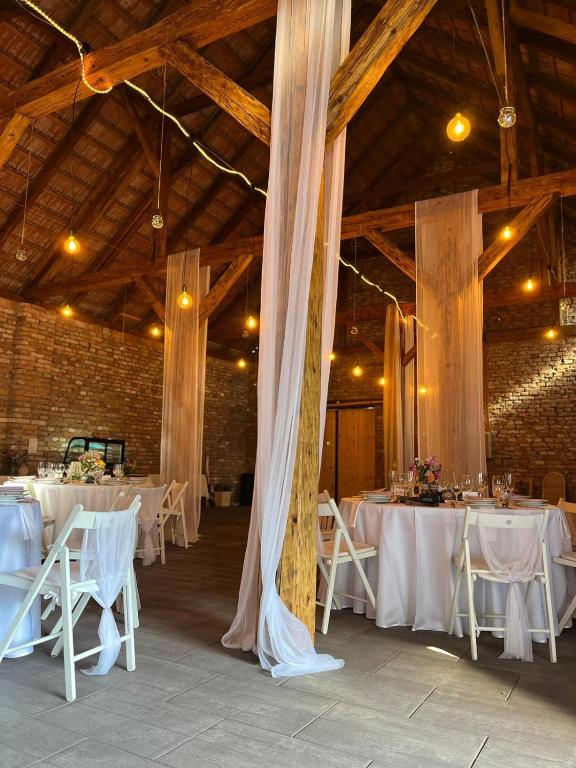 A restaurant or other place to eat at Penzion POSADA
