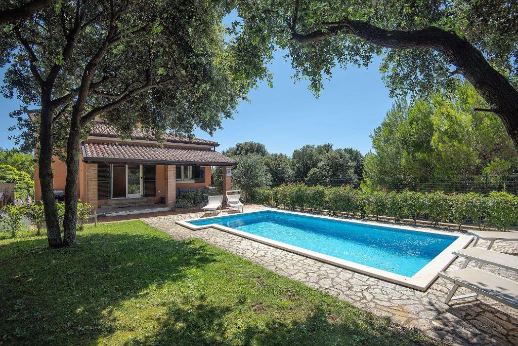 Villa mit beheiztem Privatpool, BBQ, Darts