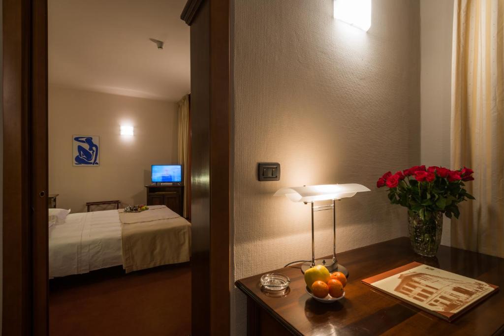 Postel nebo postele na pokoji v ubytování Hotel Lux