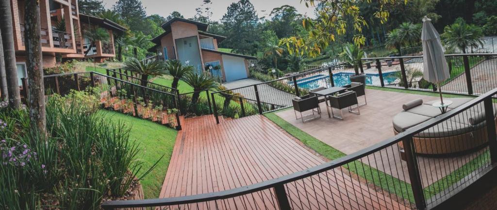 Um jardim em Village Du Lac Hotel