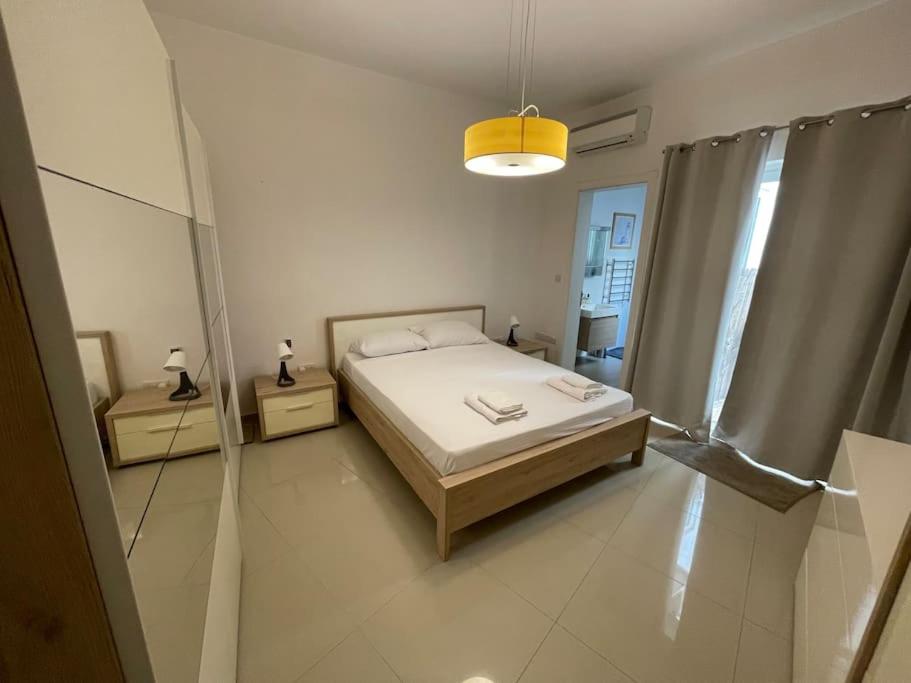 Swieqi : Central 3-Bed Apartment tesisinde bir odada yatak veya yataklar