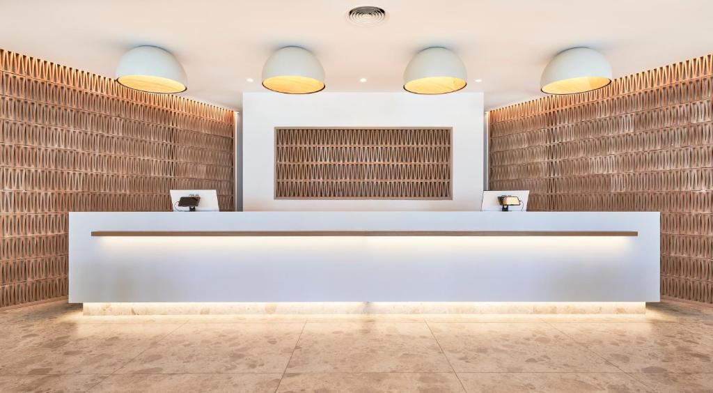 Фотография из галереи Hotel & Spa S'Entrador Playa в Кала-Ратьяде