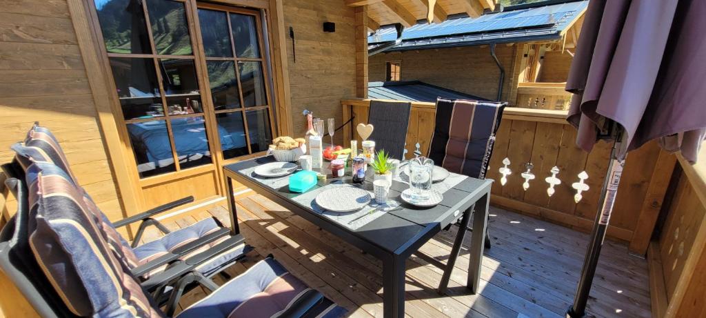 Hochalmbahnen Chalets Rauris 1-16 WE2, Maislaufeldweg 1p OG italokat is kínál
