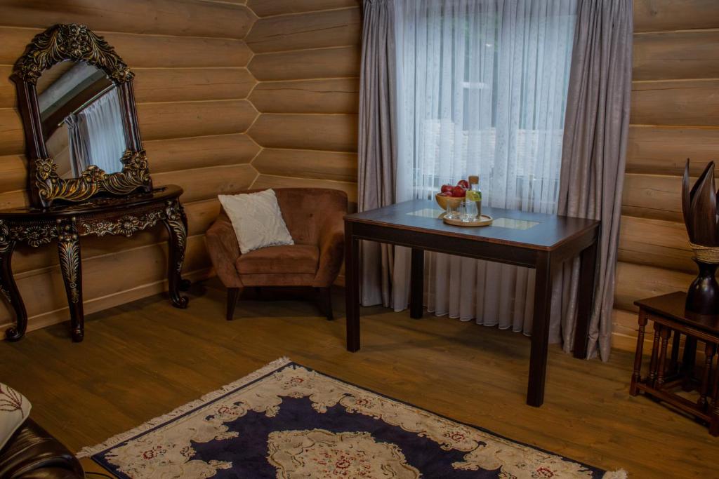 BRB Park Hotel - Suite Avec Vue De La Piscine
