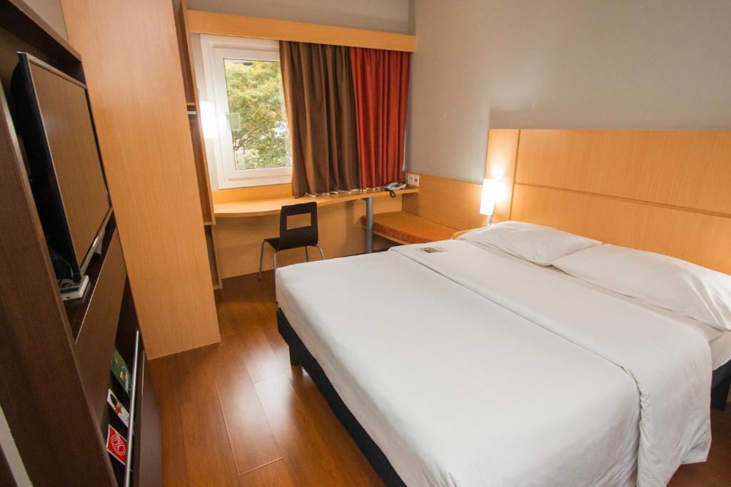 Vuode tai vuoteita majoituspaikassa ibis Asuncion