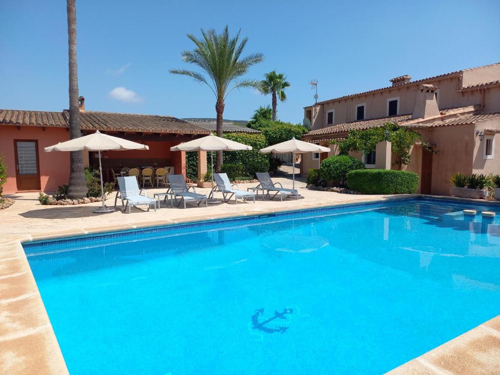 The swimming pool at or close to Finca típica mallorquina CAN PUÇA