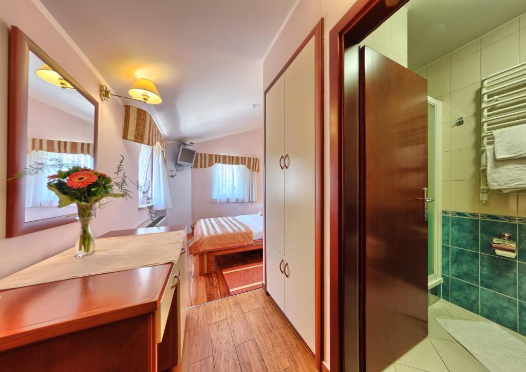 Postel nebo postele na pokoji v ubytování Hotel Trogir