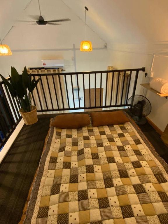 a bed in a room with a checkered floor at Abe.Cottage 3 in Kampong Chawat