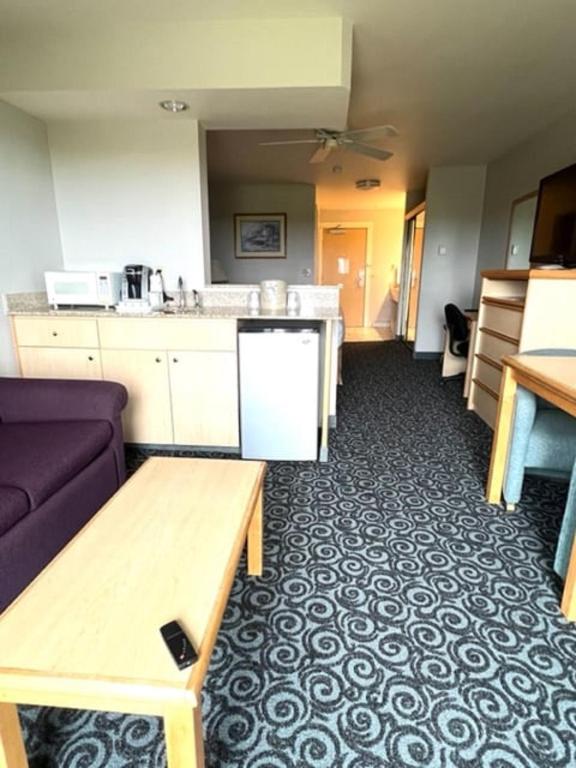 Kuchyň nebo kuchyňský kout v ubytování Lighthouse Suites Inn