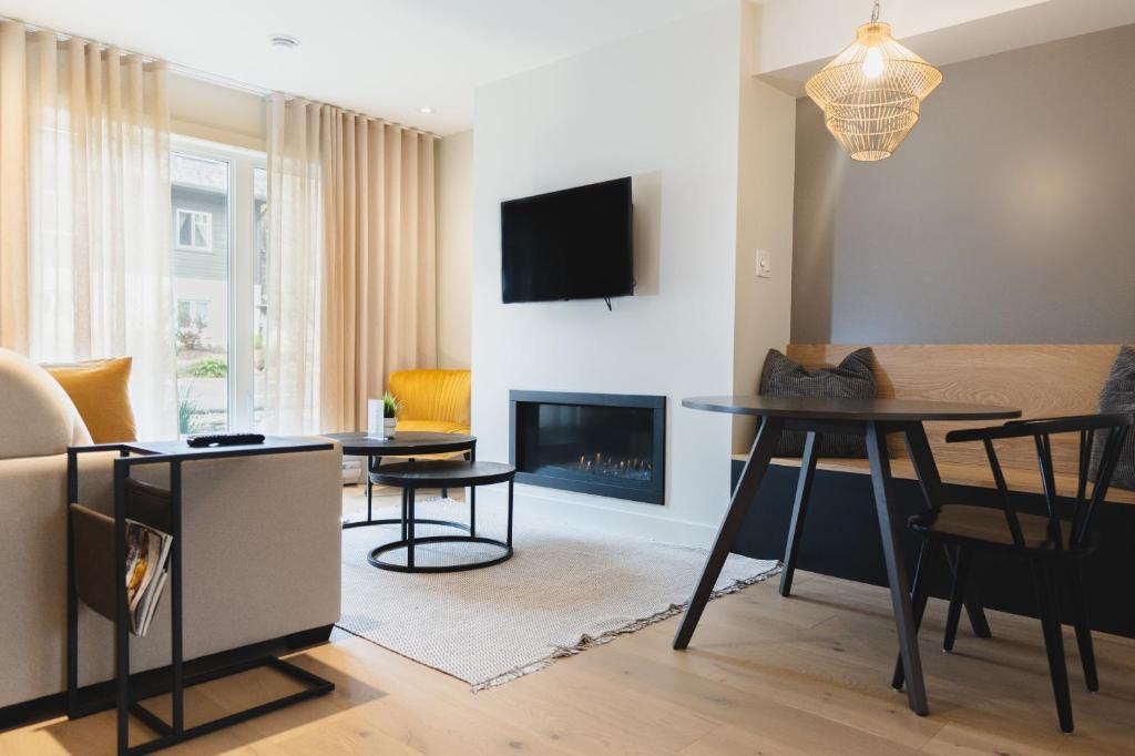 TV a/nebo společenská místnost v ubytování Suites du Lac Moore
