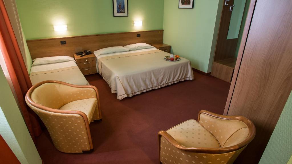 Postel nebo postele na pokoji v ubytování Hotel Lux
