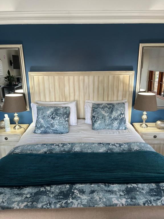 Mt Horeb Manor - Double Room