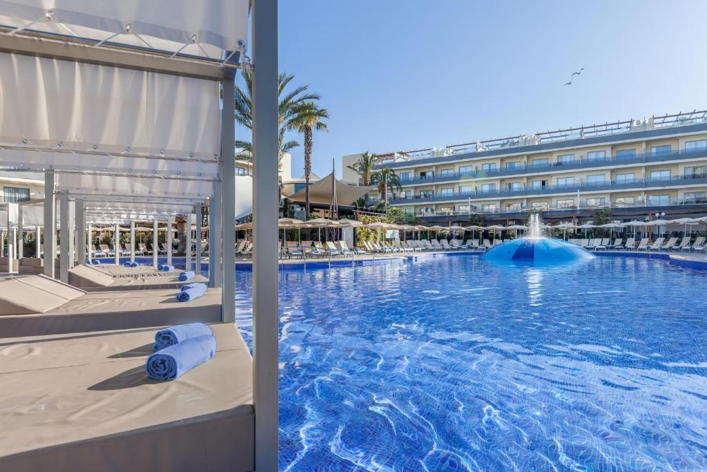 a large swimming pool next to a building at Zafiro Palmanova in Palmanova