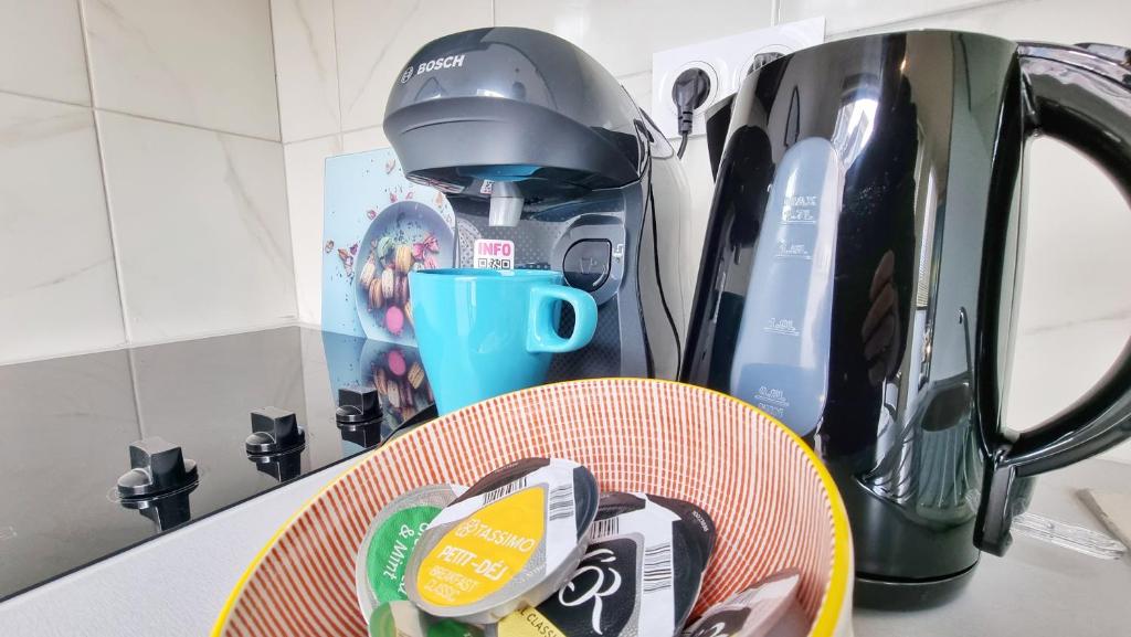 Príslušenstvo na prípravu kávy alebo čaju v ubytovaní La Résidence Évasion 2 - Original - Gare - Wifi - Relax BNB